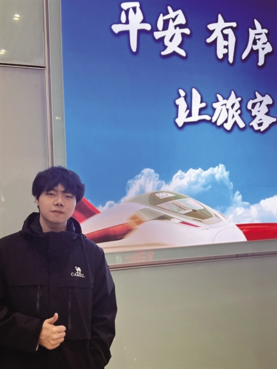 新春走基层丨首次参加春运00后的刘洪有太多想不到