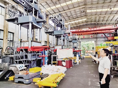 合同金额100万元;那台出口澳大利亚,并正在洽谈合作办厂……"日前